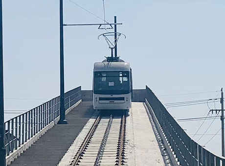 浙江齿轨电车厂家：定制陡坡通行方案